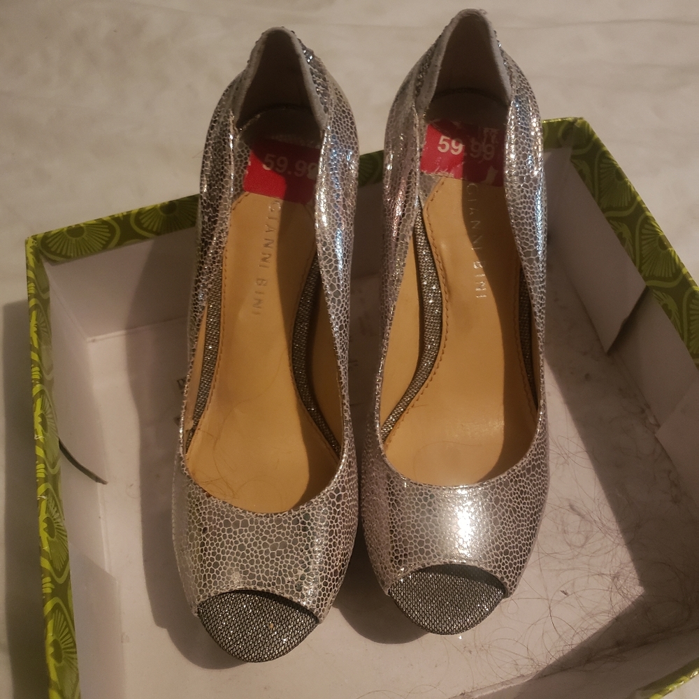 Heels - Picture 3 of 3